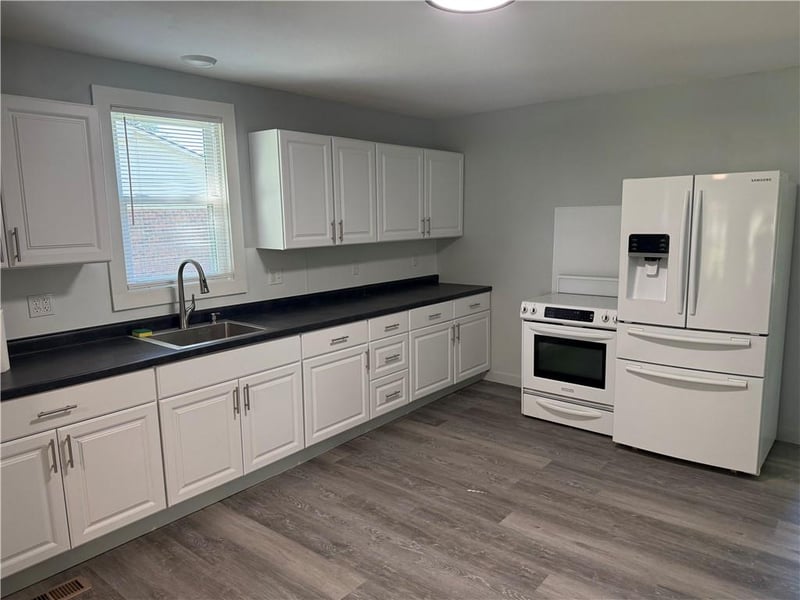 932 Ash St, Ottawa, KS 66067