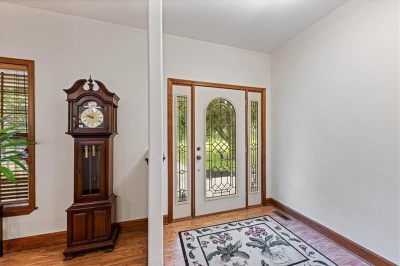 15036 Hillside Rd, Leavenworth, KS 66048