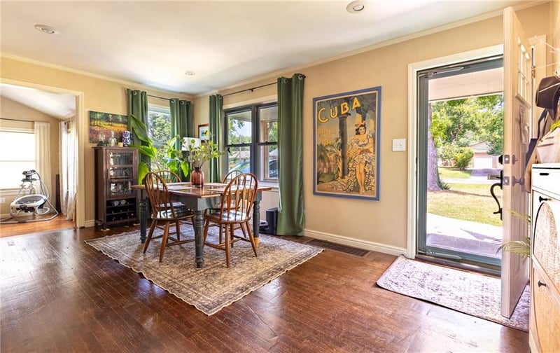 8200 Summit St, Kansas City, MO 64114