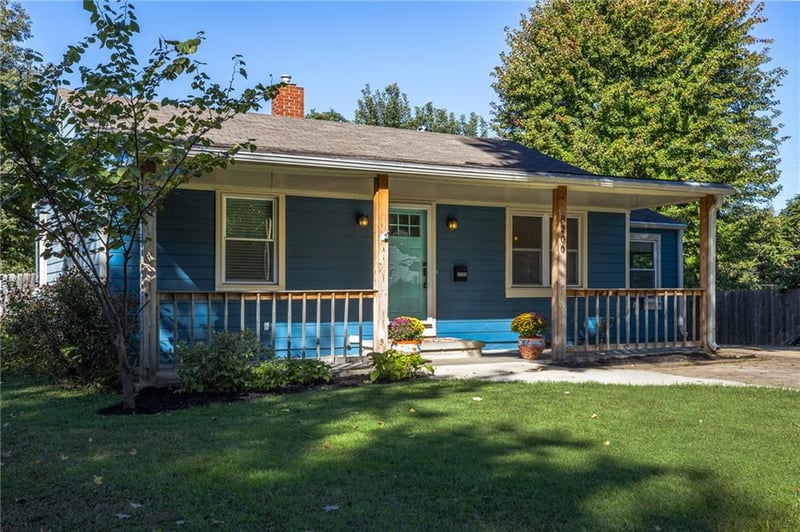 8200 Summit St, Kansas City, MO 64114