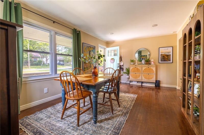 8200 Summit St, Kansas City, MO 64114