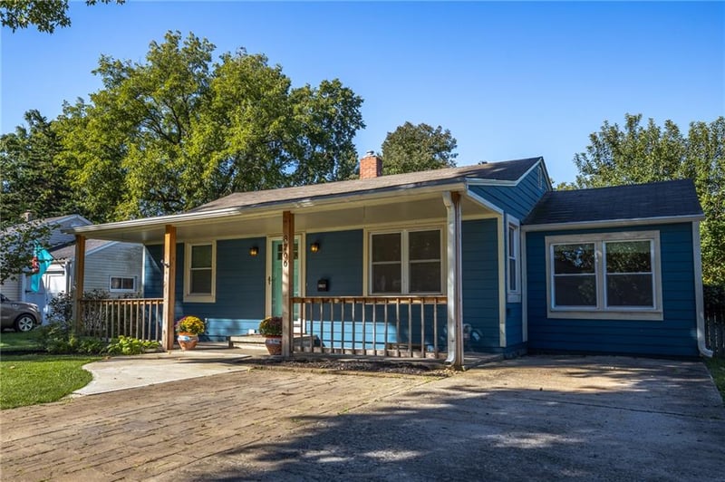 8200 Summit St, Kansas City, MO 64114