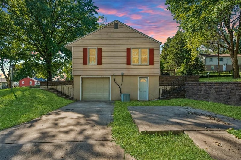 1024 Orchard Ave, Liberty, MO 64068