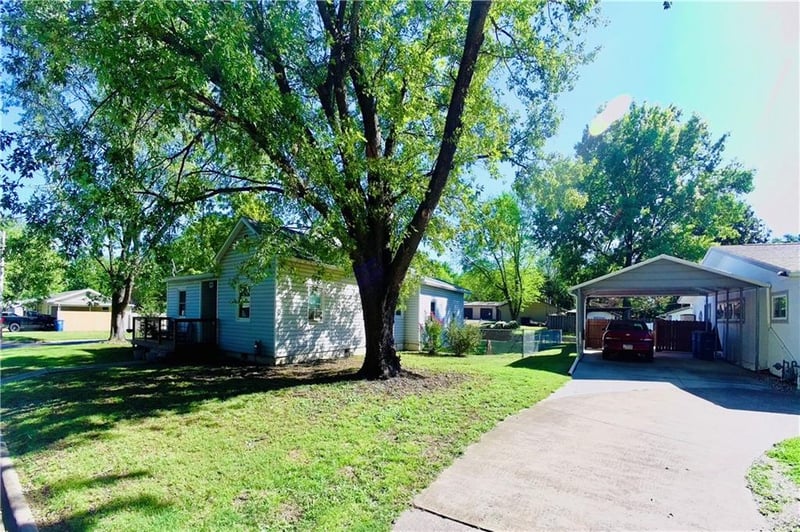 901 W 4th St, Chanute, KS 66720