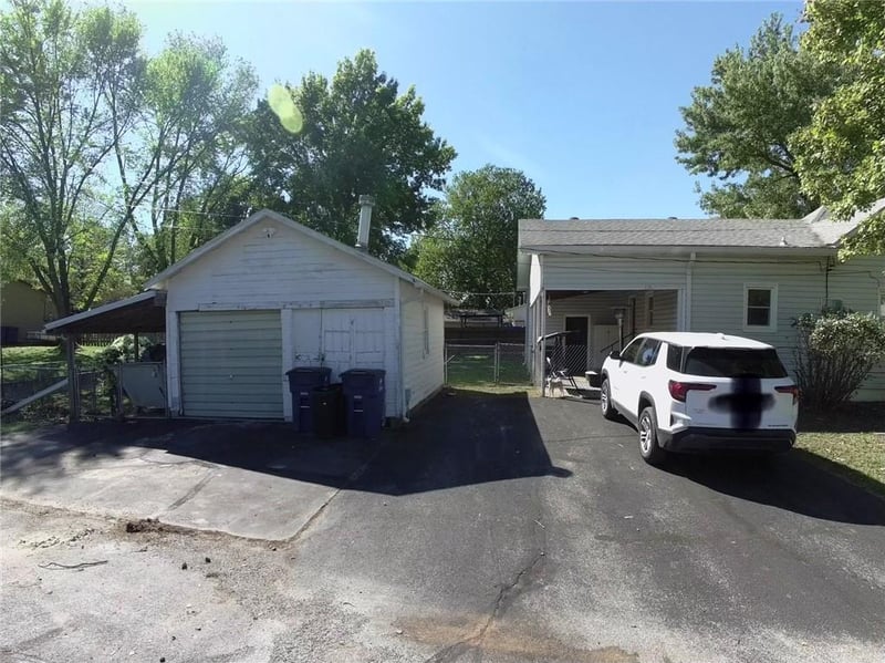 901 W 4th St, Chanute, KS 66720