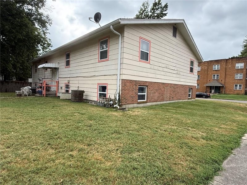 1301 S Ohio Ave, Sedalia, MO 65301