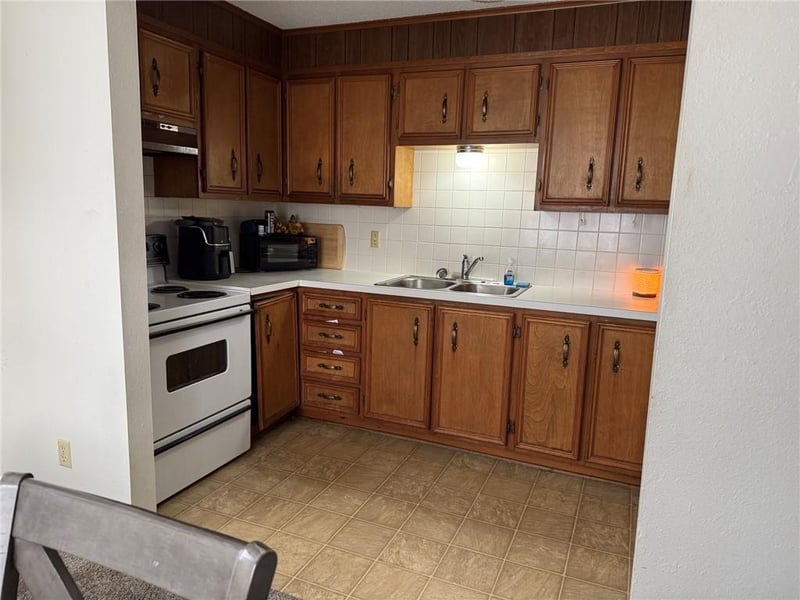 1301 S Ohio Ave, Sedalia, MO 65301