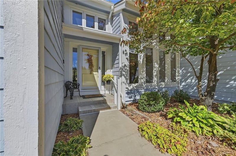 2016 W 123rd Ter, Leawood, KS 66209