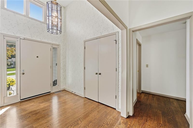 2016 W 123rd Ter, Leawood, KS 66209