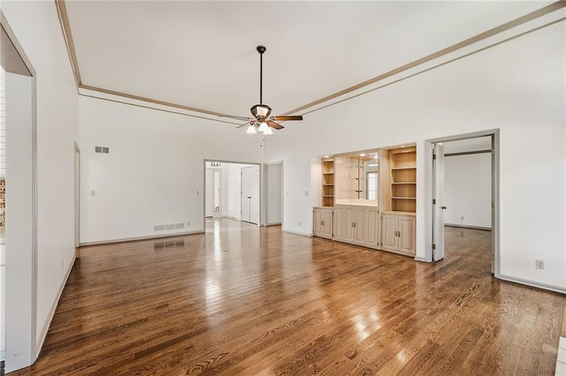 2016 W 123rd Ter, Leawood, KS 66209