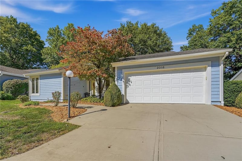2016 W 123rd Ter, Leawood, KS 66209