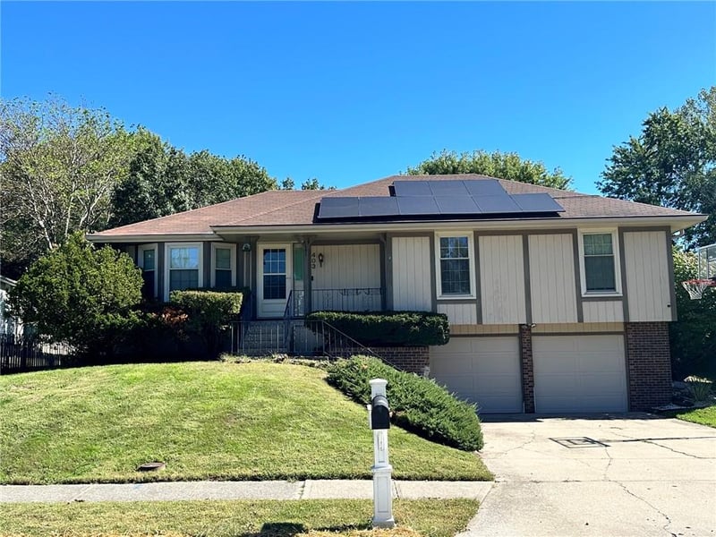 403 SE Colony Dr, Lee's Summit, MO 64063
