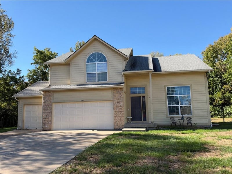 Birchwood Ct, Raymore, MO 64083