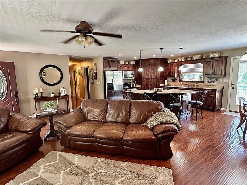 111 Woodcliffe Dr, Oswego, KS 67356