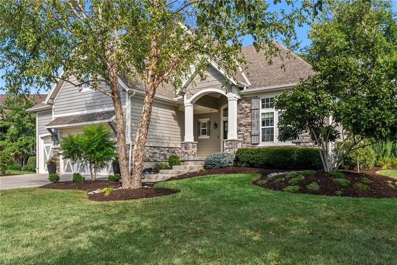 24642 W 121st St, Olathe, KS 66061