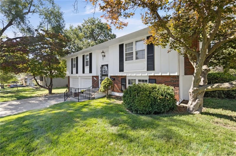 11908 Belmont Ave, Grandview, MO 64030