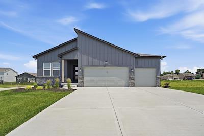1516 SW 8th Ter, Oak Grove, MO 64075
