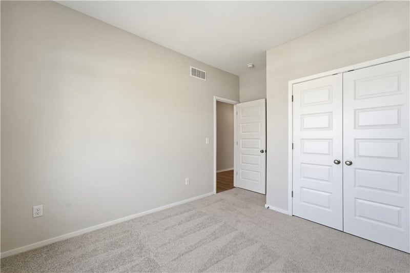1516 SW 8th Ter, Oak Grove, MO 64075