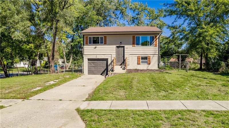 1515 N Osage Trl, Independence, MO 64058