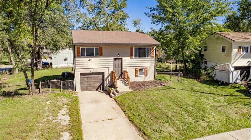 1515 N Osage Trl, Independence, MO 64058