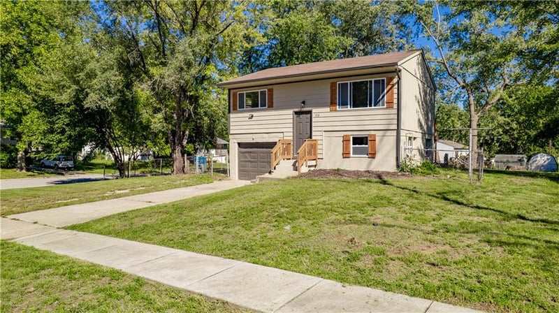 1515 N Osage Trl, Independence, MO 64058