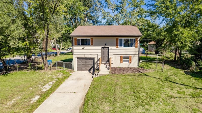 1515 N Osage Trl, Independence, MO 64058