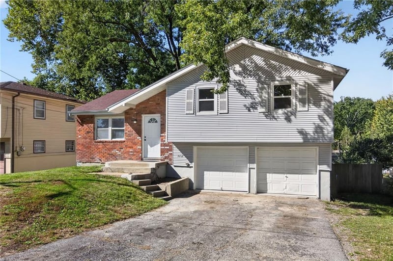 4412 N Olive St, Kansas City, MO 64116
