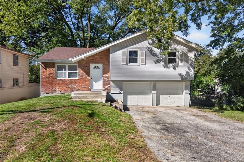 4412 N Olive St, Kansas City, MO 64116