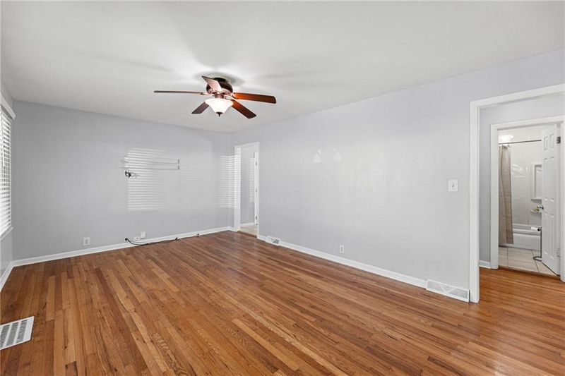 5701 W 53rd St, Mission, KS 66202