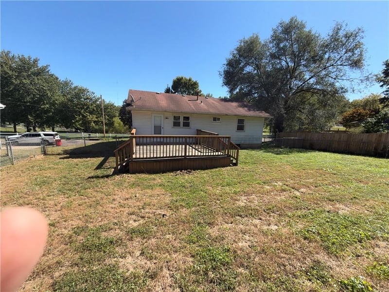 807 S 23rd Ter, Lexington, MO 64067