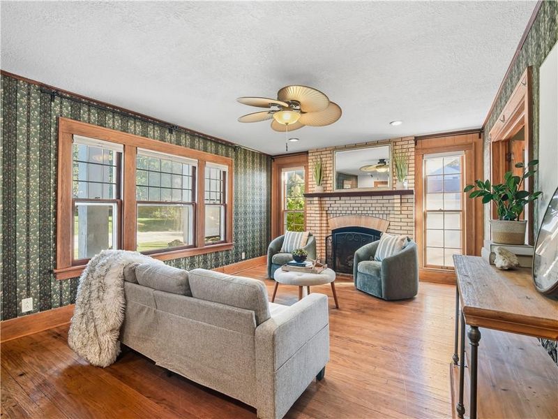 200 SW Madison St, Lee's Summit, MO 64063