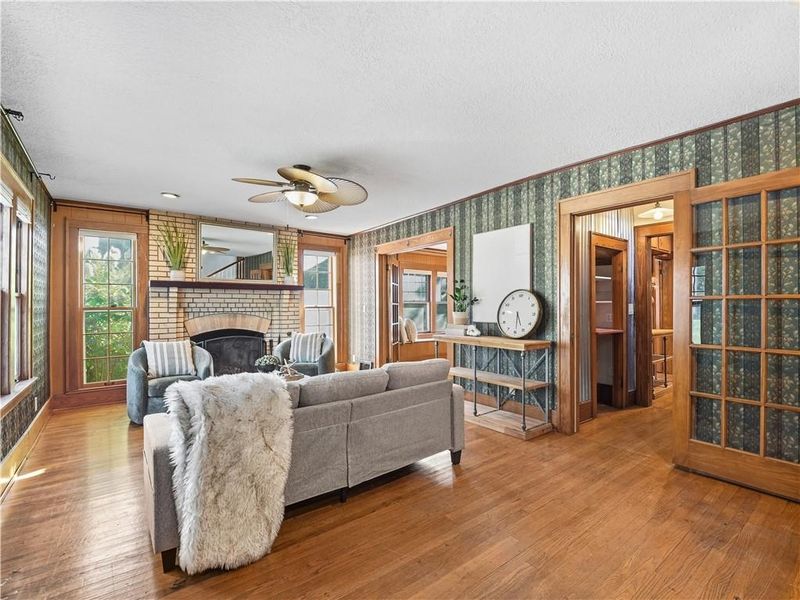 200 SW Madison St, Lee's Summit, MO 64063