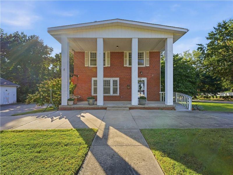 200 SW Madison St, Lee's Summit, MO 64063