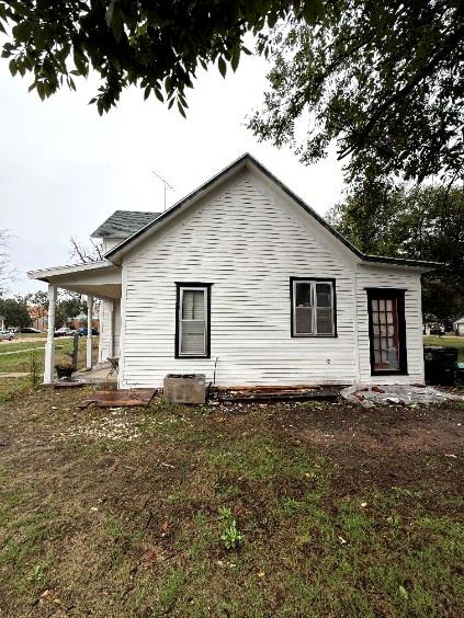 306 E Third St, Other, KS 67526