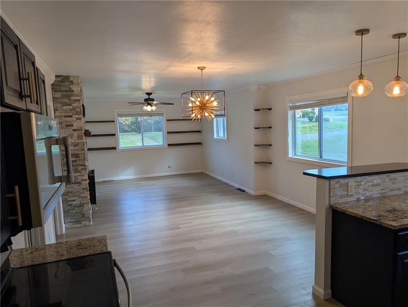 307 E Black Diamond St, Richmond, MO 64085