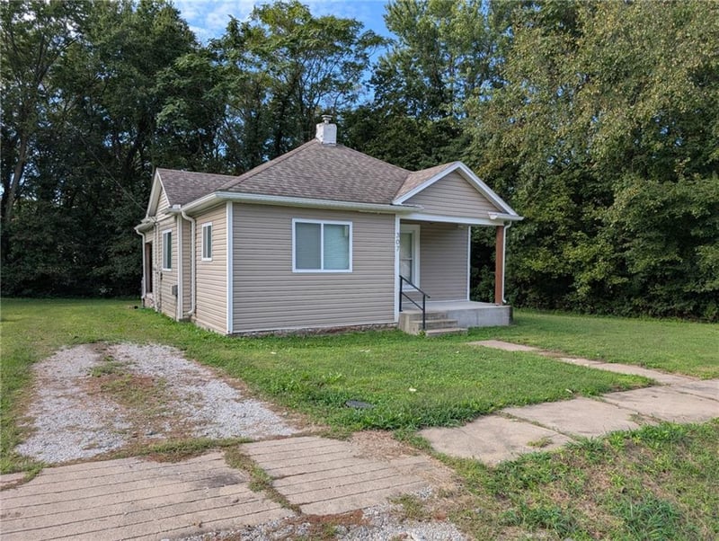 307 E Black Diamond St, Richmond, MO 64085
