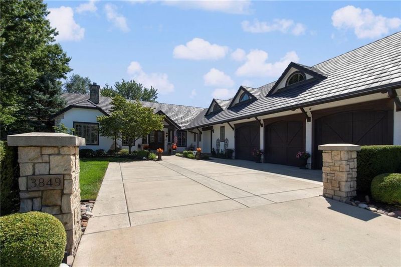 3849 W 139th Ter, Leawood, KS 66224