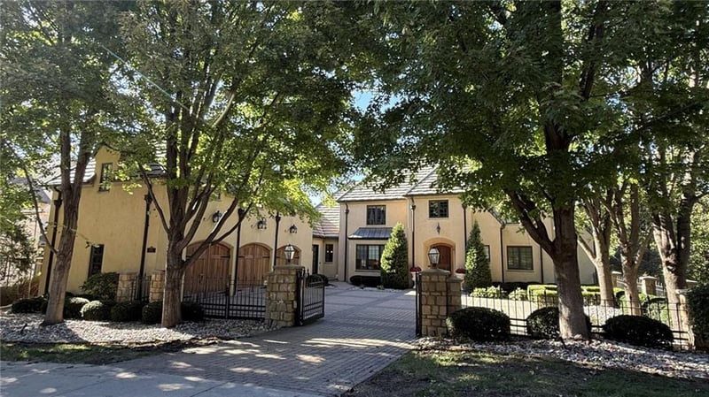 8616 N Marsh Ave, Kansas City, MO 64157