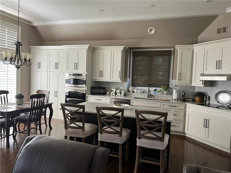 6105 W 147th St W, Overland Park, KS 66223