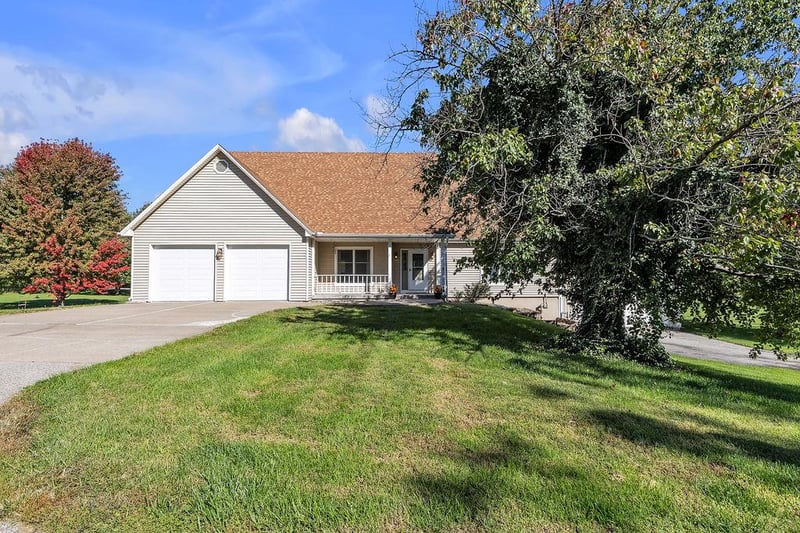 12551 Canterbury Ct, Country Club, MO 64505