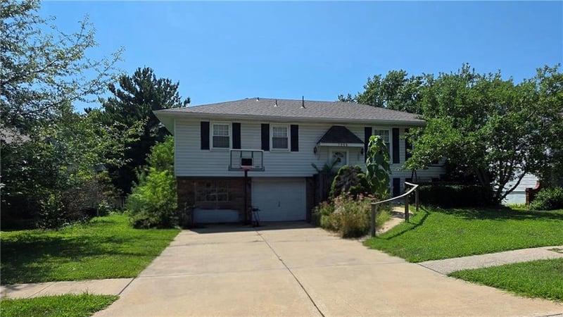 7908 NW Milrey Dr, Kansas City, MO 64152