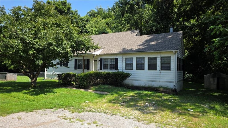 4701 Green Hills Rd NW, Riverside, MO 64150