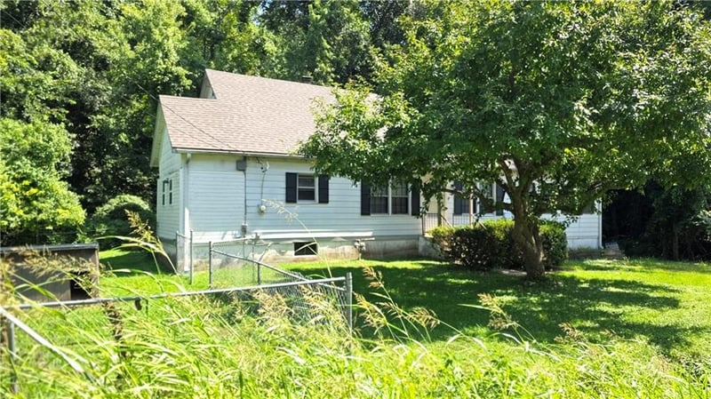 4701 Green Hills Rd NW, Riverside, MO 64150