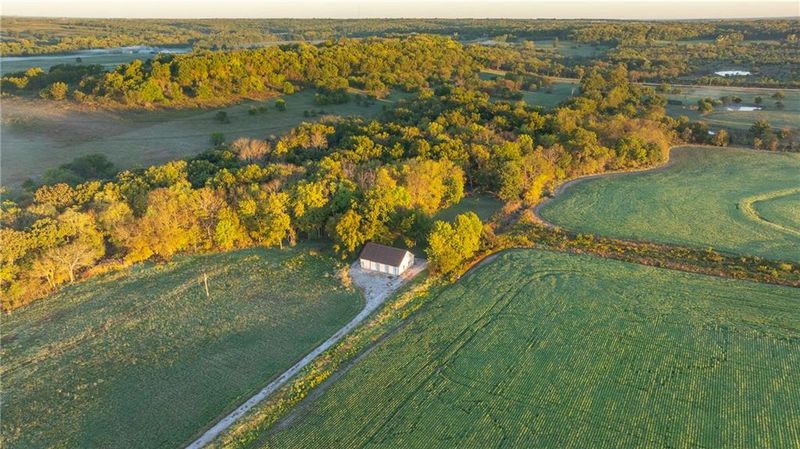 18498 E 1600 Rd, Pleasanton, KS 66075