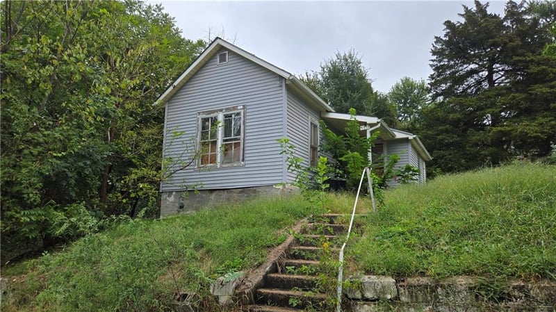 1317 N 12th St, St Joseph, MO 64501