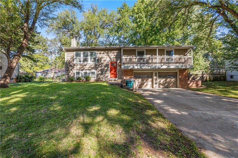 10310 W 89th St, Overland Park, KS 66214