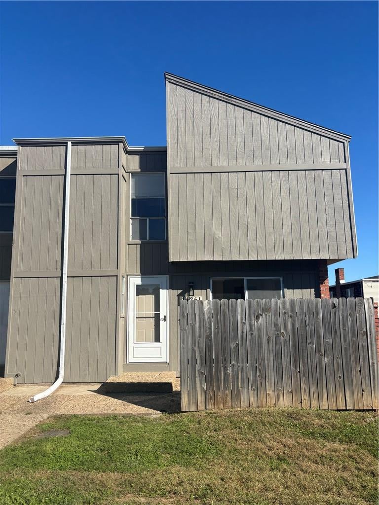 11261 Calico Dr, Kansas City, MO 64137