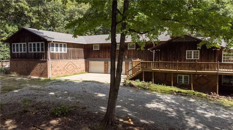 3802 Christine Dr, St Joseph, MO 64503