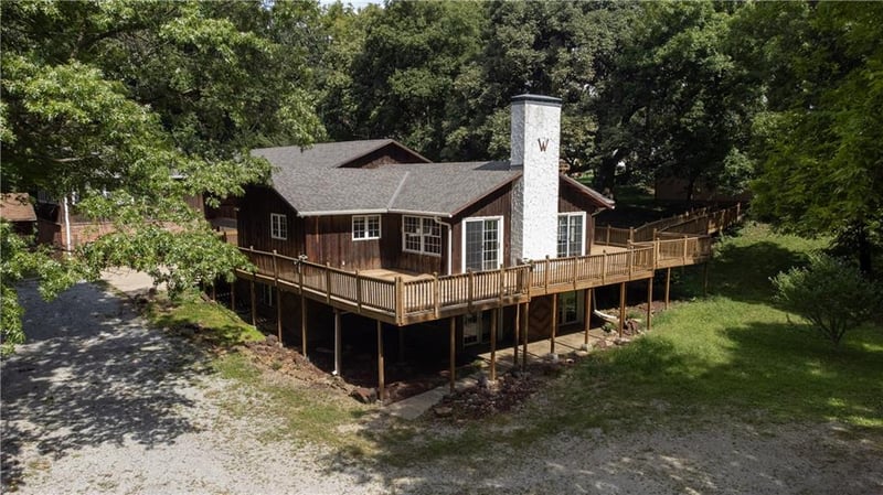 3802 Christine Dr, St Joseph, MO 64503