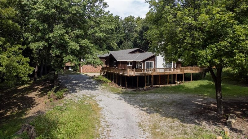 3802 Christine Dr, St Joseph, MO 64503